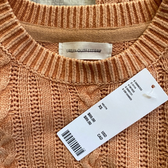 NWT Urban Outfitters Cropped Cable Knit Sweater - Picture 3 of 3